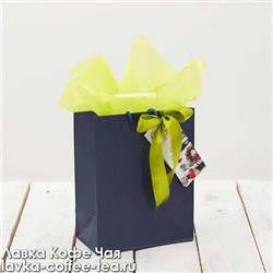 пакет синий для подарка с бумагой тишью лайм и лентой №21, размер 23*18*10 см.