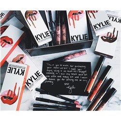 Набор Kylie Lip Kit матовая помада + карандаш для губ