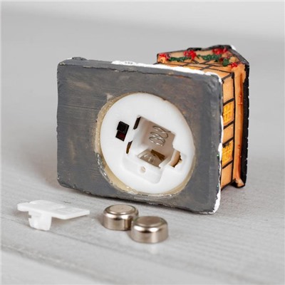 Светодиодная фигура «Дом с еловой гирляндой», керамика, батарейки AG13х3, свечение тёплое белое