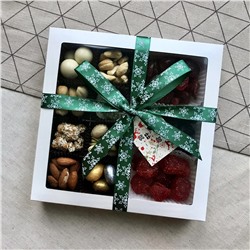 Новогодний подарочный набор "Ассорти орехов и ягод"