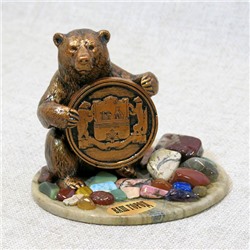 Медведь с гербом на мраморе