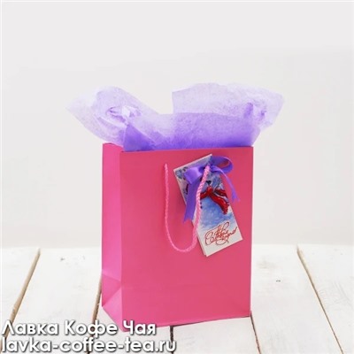 пакет розовый для подарка с бумагой тишью и лентой №23, размер 23*18*10 см.