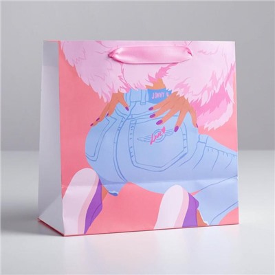 Пакет ламинированный квадратный Love, 22 × 22 × 11 см