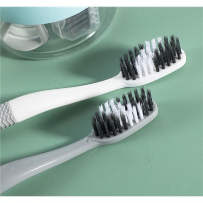Набор зубных щеток со скребком для языка (8 шт.) в тубусе