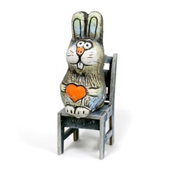 Заяц с сердцем на стуле, KN 00-125