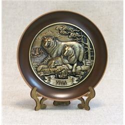 Тарелка керамическая с литой каменной накладкой Пара волков Урал, 7007