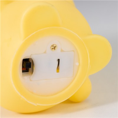 Ночник Утёнок LED от батареек желтый 7х8х13,5 см