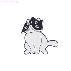 Брошь-значок «Читающий кот»