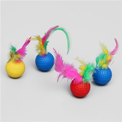 Игрушка для кошек "Рифленый шар с пером", 3,5 см, микс цветов